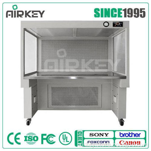 Vertical air flow clean bench with high efficiency
